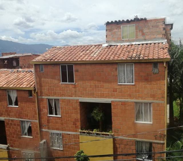 vendo apartamento duplex en colinas de calasanz