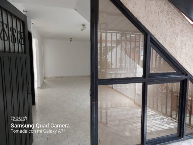 Venta de Casa en Los Guaduales en zona comercial