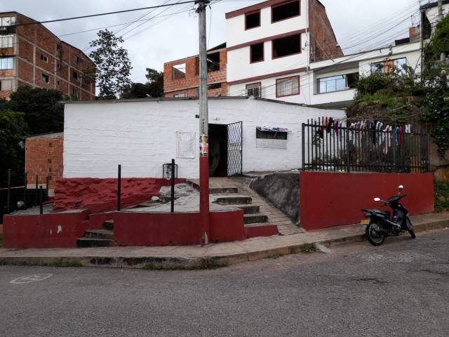 Casa Lote esquinera en Floridablanca barrio Escoflor