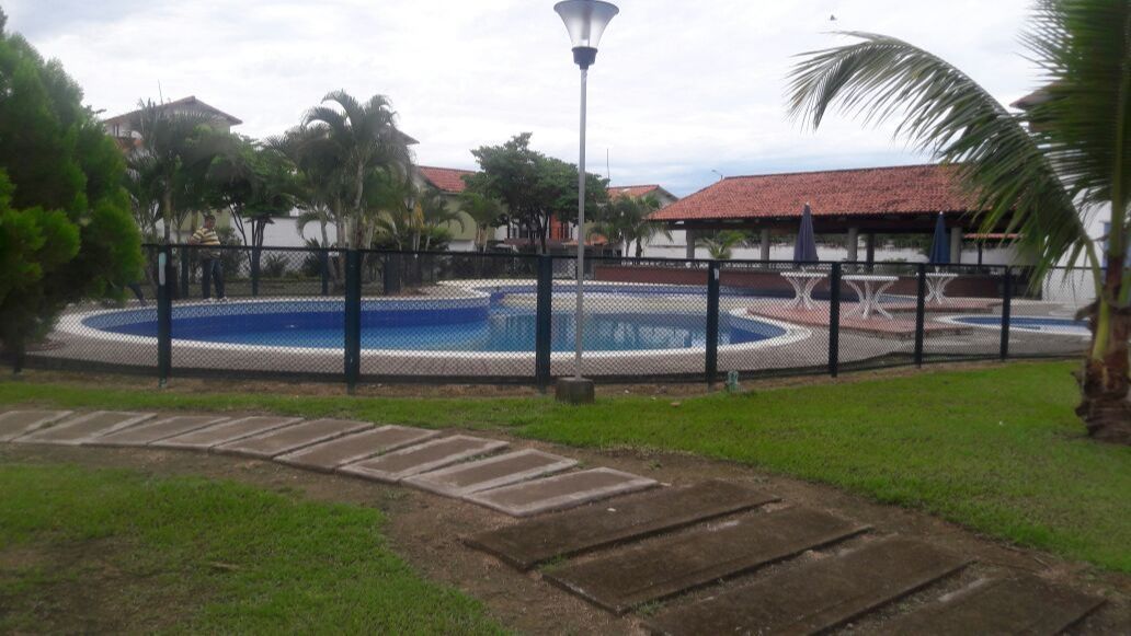 verinmuebles 19331 009 VENTA BONITA CASA VILLAVICENCIO CONJUNTO BARLOVENTO, PISCINA