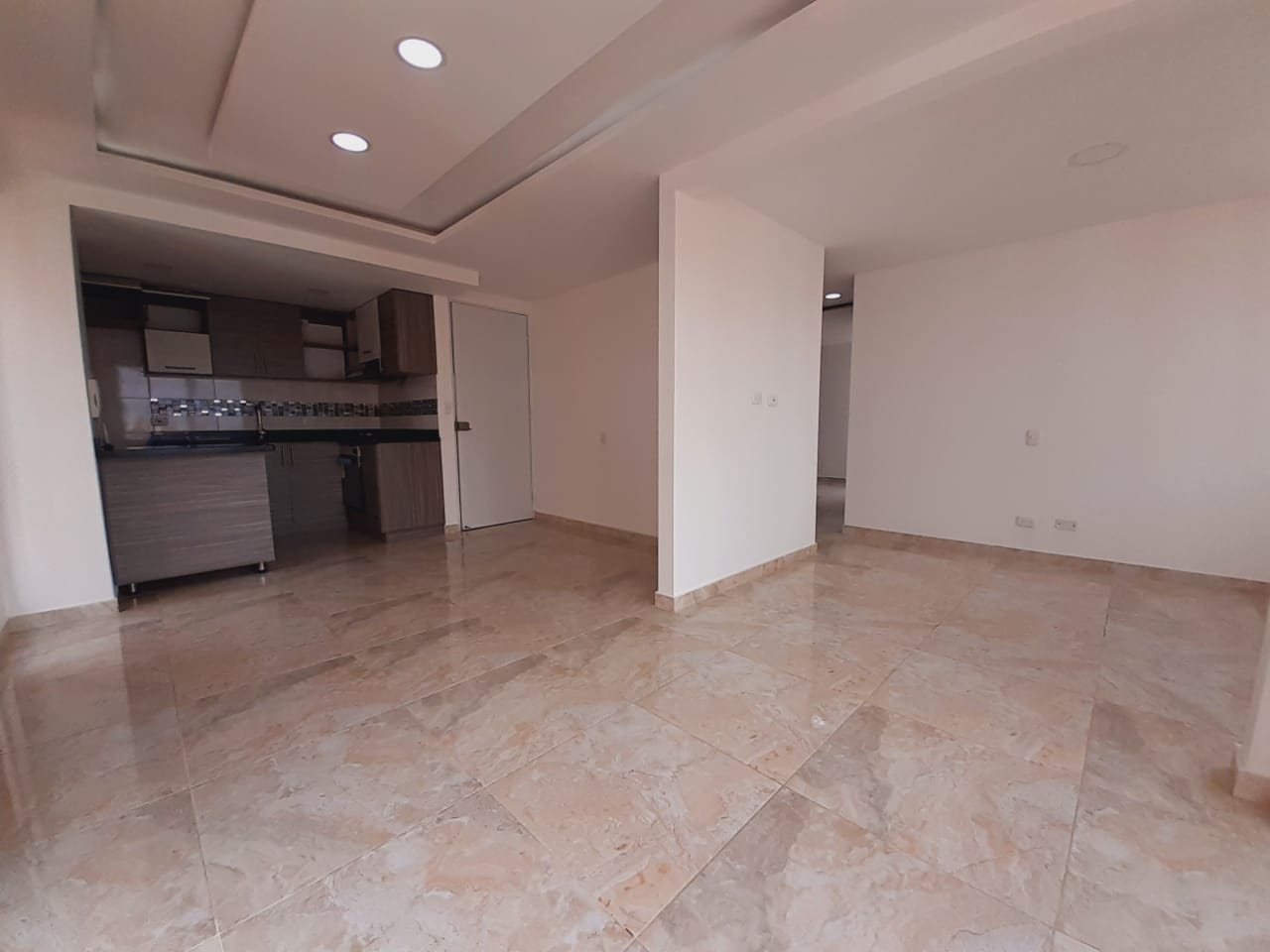 verinmuebles 1022 1075 ALQUILO EXCELENTE Y HERMOSO APARTAMENTO EN VALLE DEL LILI AL SUR DE CALI.