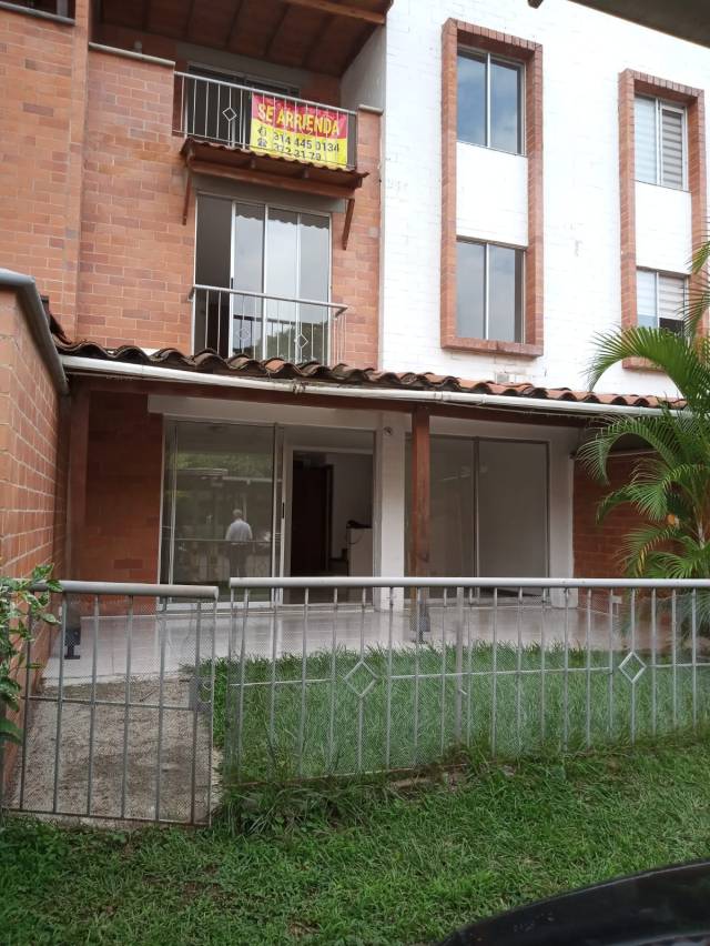 Arriendo Casa De 3 Niveles En Hacienda Del Alférez