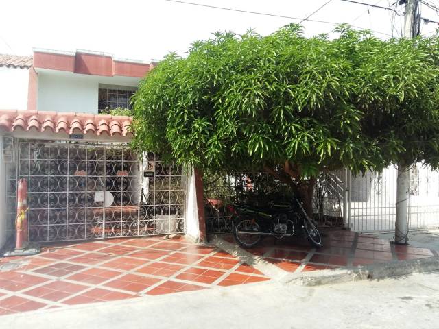 SE VENDE HERMOSA CASA EN BARRIO JARDIN DOS NIVELES