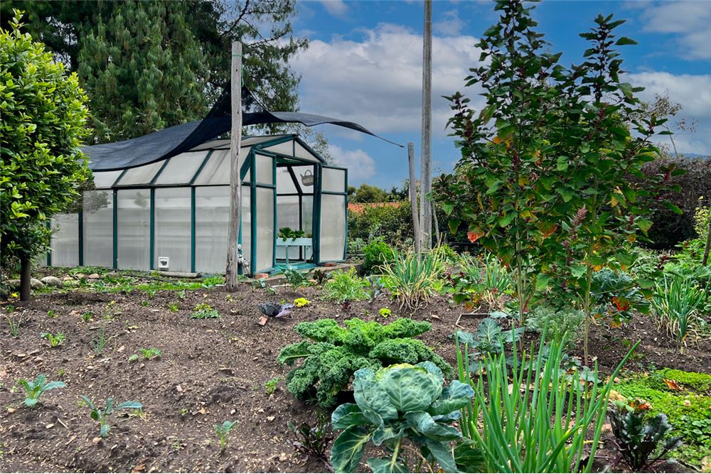 Casa campestre cerca a Bogotá / conjunto cerrado