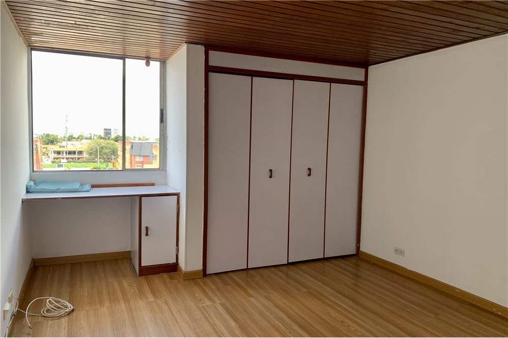 VENTA APARTAMENTO MIRANDELA EXTERIOR PISO 5