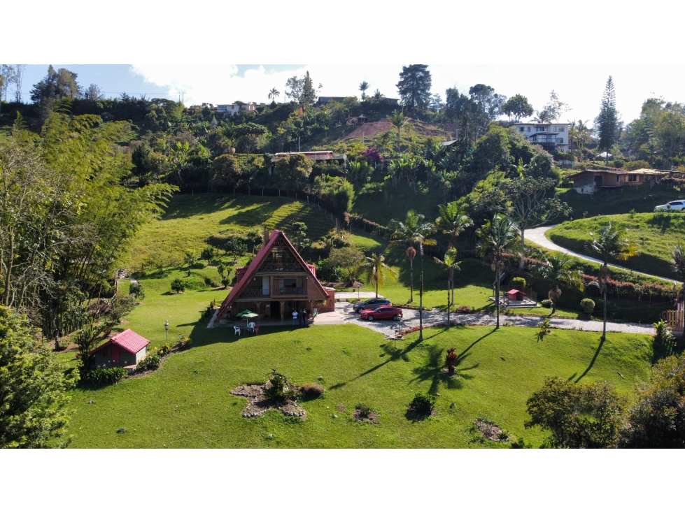 Hermoso chalet con acceso al embalse en el Peñol