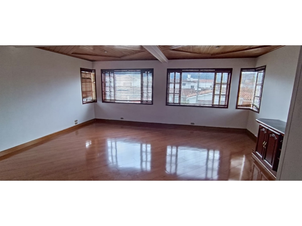 Bogota arriendo casa en alhambra area 350 mts