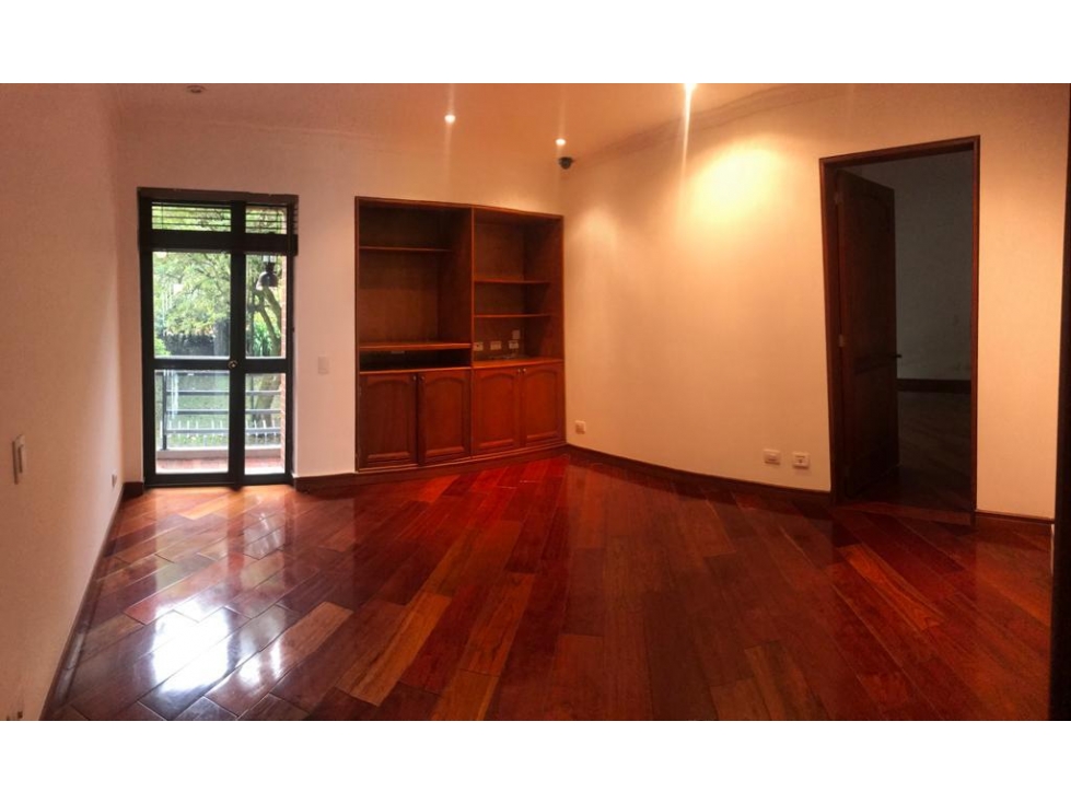 LINDARAJA HERMOSO APARTAMENTO  VISTA