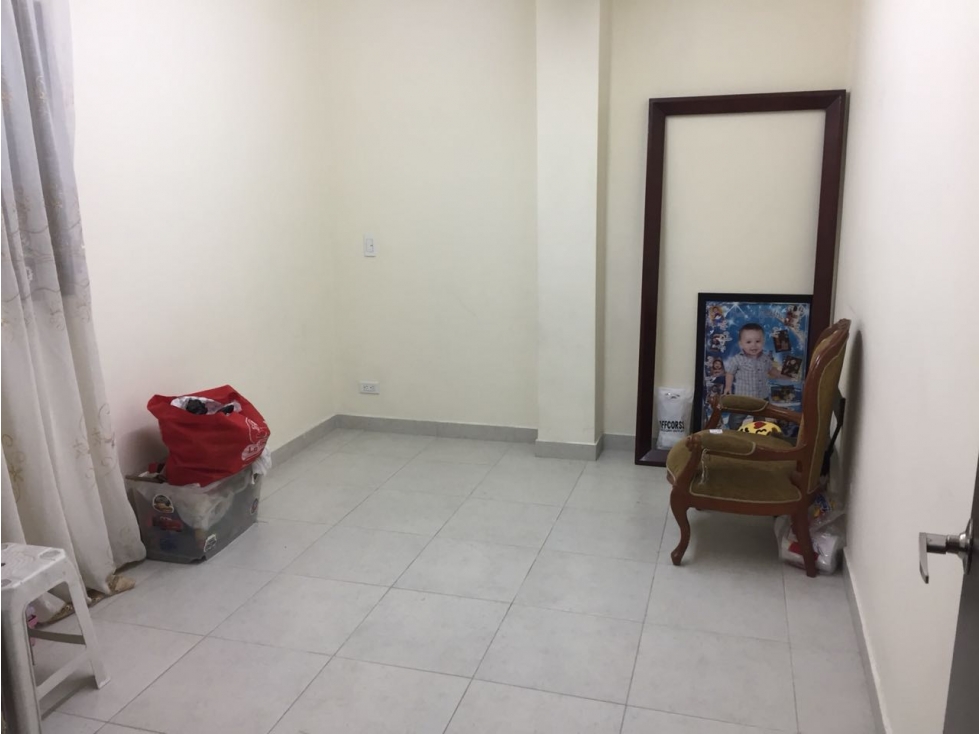 Se vende casa en Calasanz.