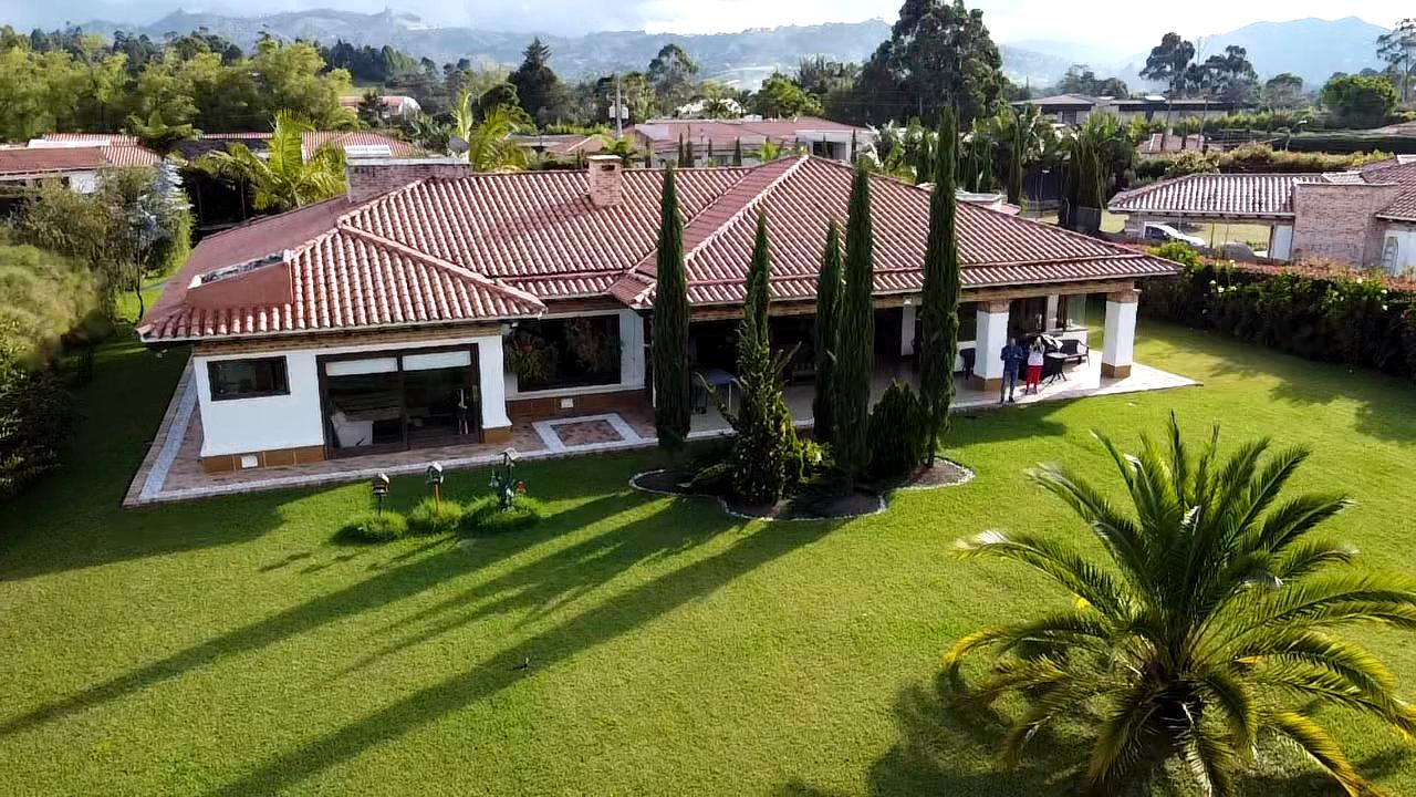 VENTA FINCA EN LLANOGRANDE, vía a Cabeceras