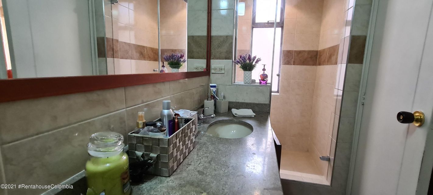 Apartamento en  La Cabrera(Bogota) COD: 22-18