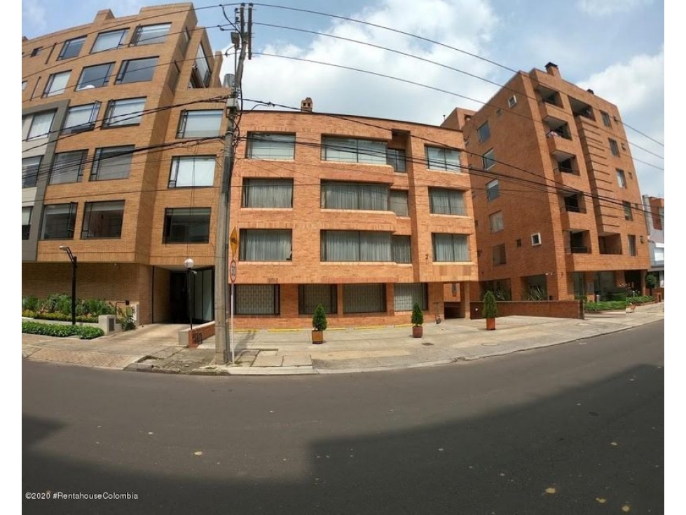 Vendo Apartamento en  San Patricio C.C 22-1081