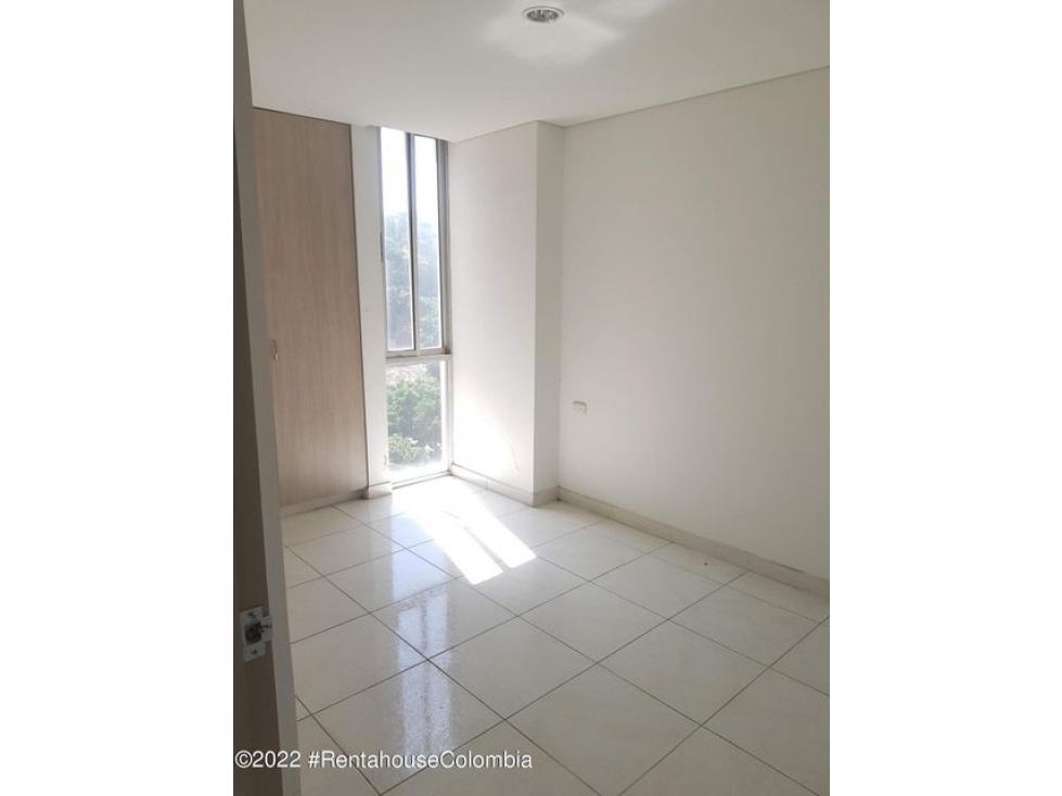 Vendo Apartamento en  Prados del Este C.C 22-2253