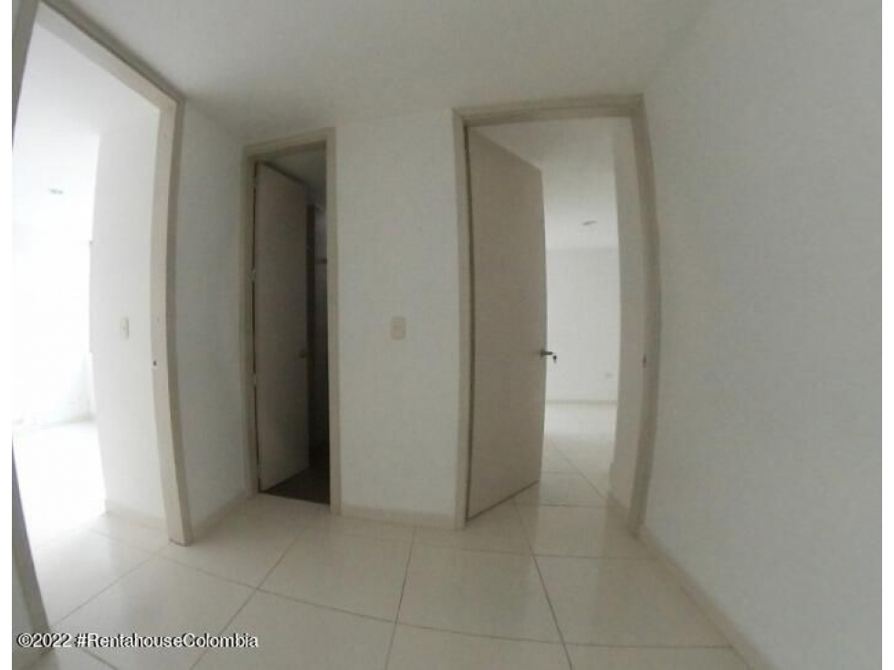 Vendo Apartamento en  San Alonso C.C 22-2501