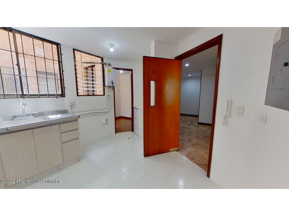 Apartamento en  San Patricio RAH CO: 22-3050