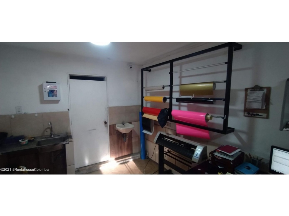 Vendo Comercial en  Caribe(Medellin) C.C 22-578