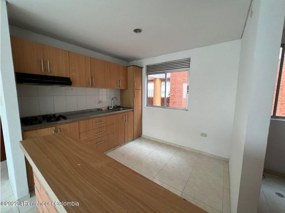 Apartamento en  Prados del Este RAH CO: 23-410