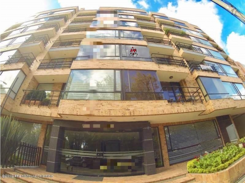 Apartamento en  Country Club RAH CO: 23-971