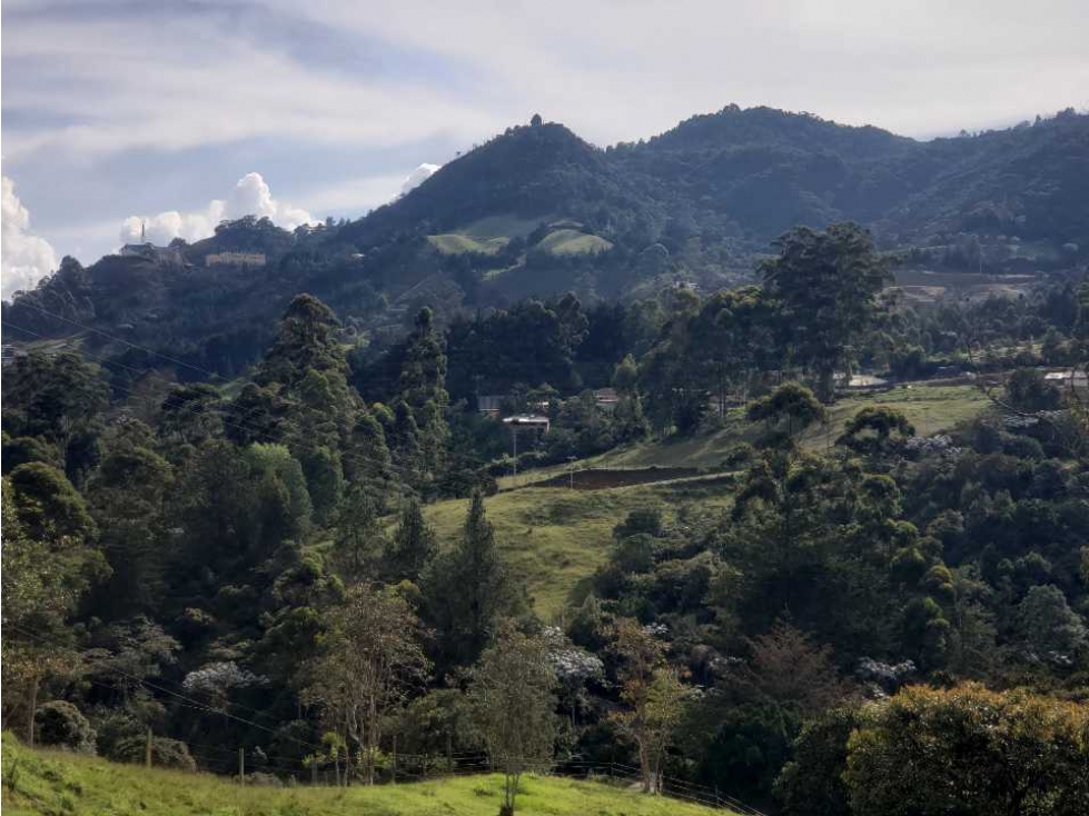 Vendo terreno empinado con espectacular vista Fizebad El Retiro