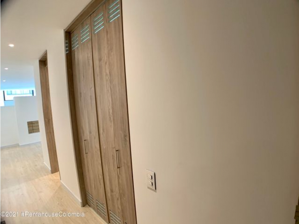 Apartamento en venta en El Contador 23-1876 C.O