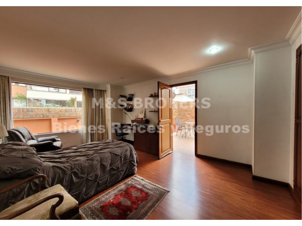 HERMOSO APARTAMENTO EN SEGUNDO PISO CON TERRAZA DE CUARENTA METROS