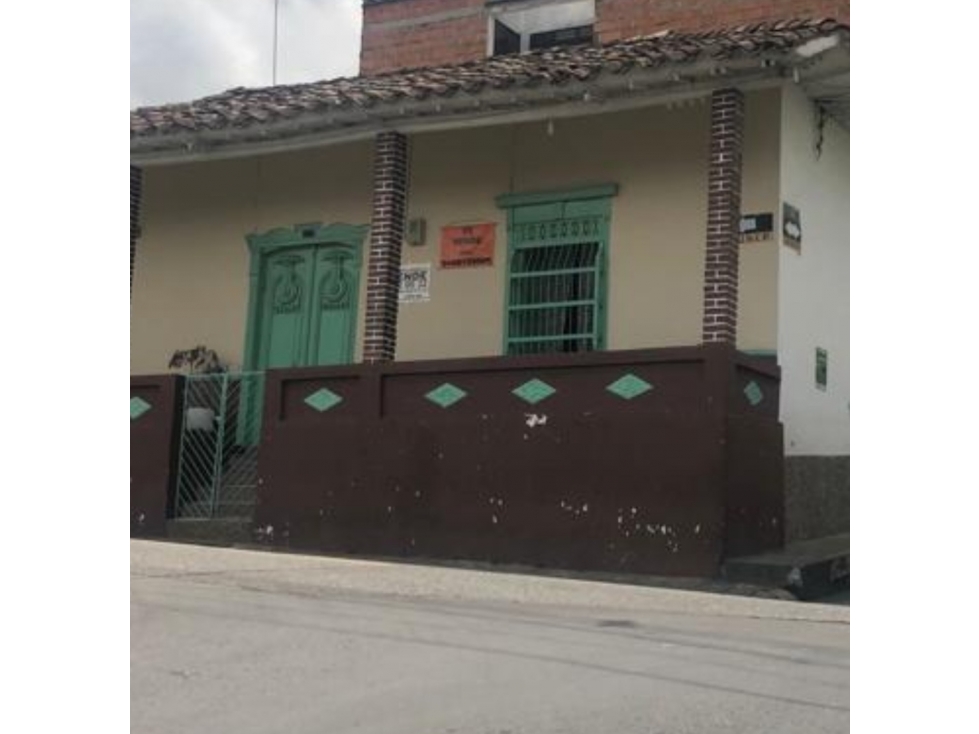 VENDO CASA LOTE LA ESTRELLA, CERCA AL PARQUE PRINCIPAL