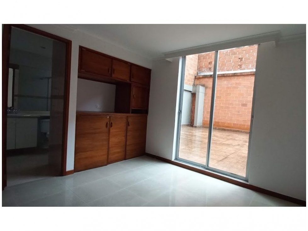 VENDO CÓMODO APARTAMENTO EN LAURELES - SECTOR SANTA TERESITA