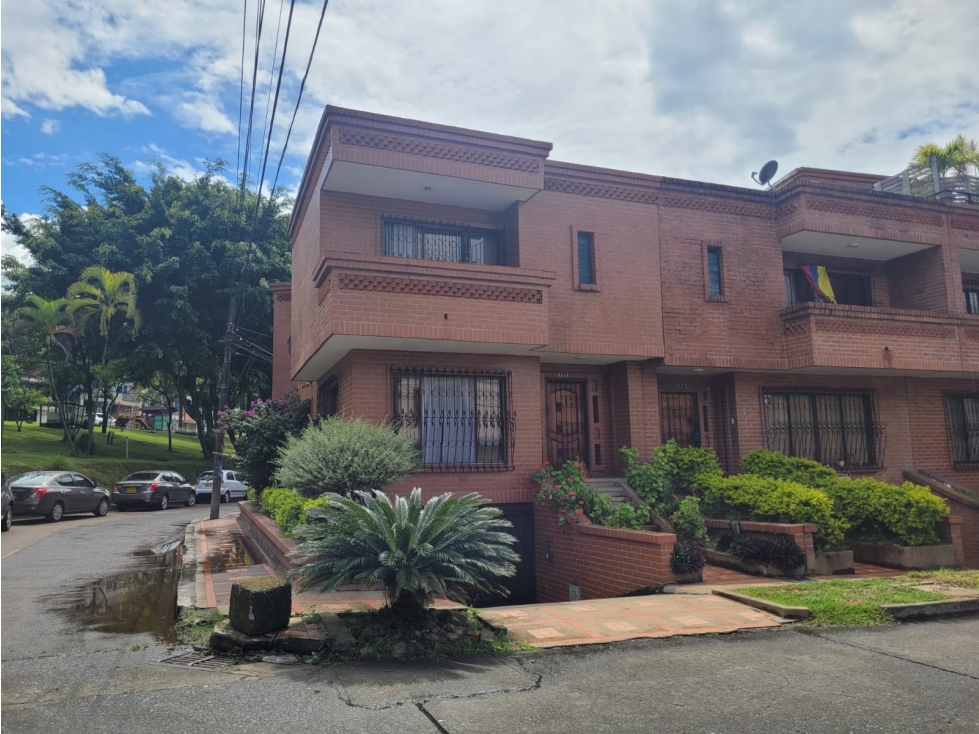 CASA  EN VENTA SECTOR CORALES PEREIRA