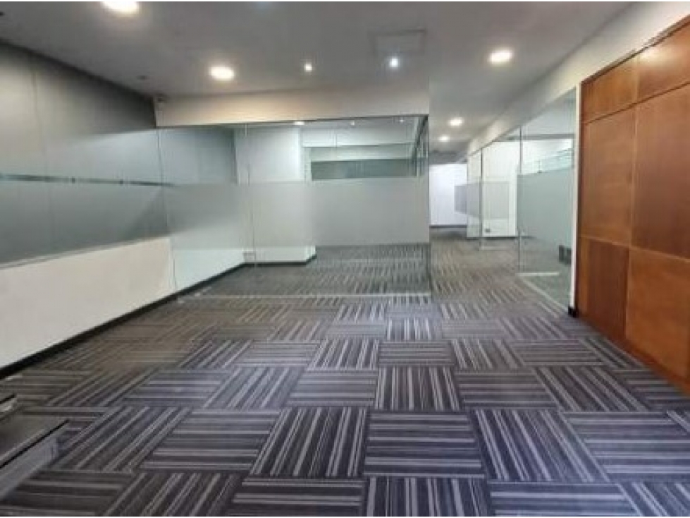 LOCAL EN ARRIENDO EN BOGOTA-AV Chile 821 m2