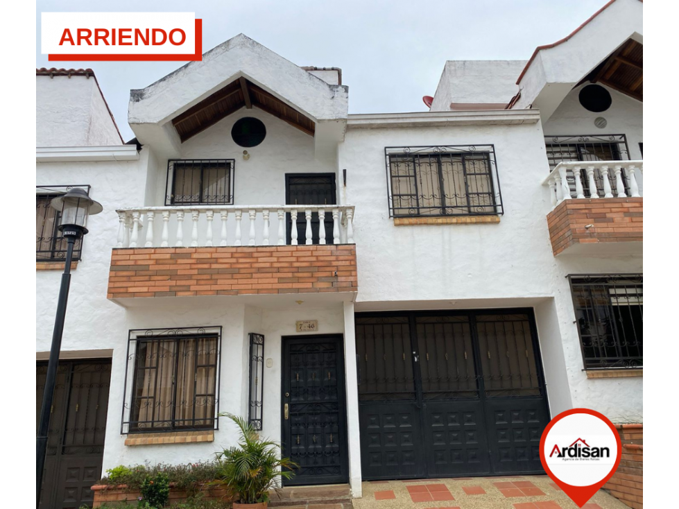 ARRIENDO CASA DE 3 PISOS  AMOBLADA SANTA CLARA II