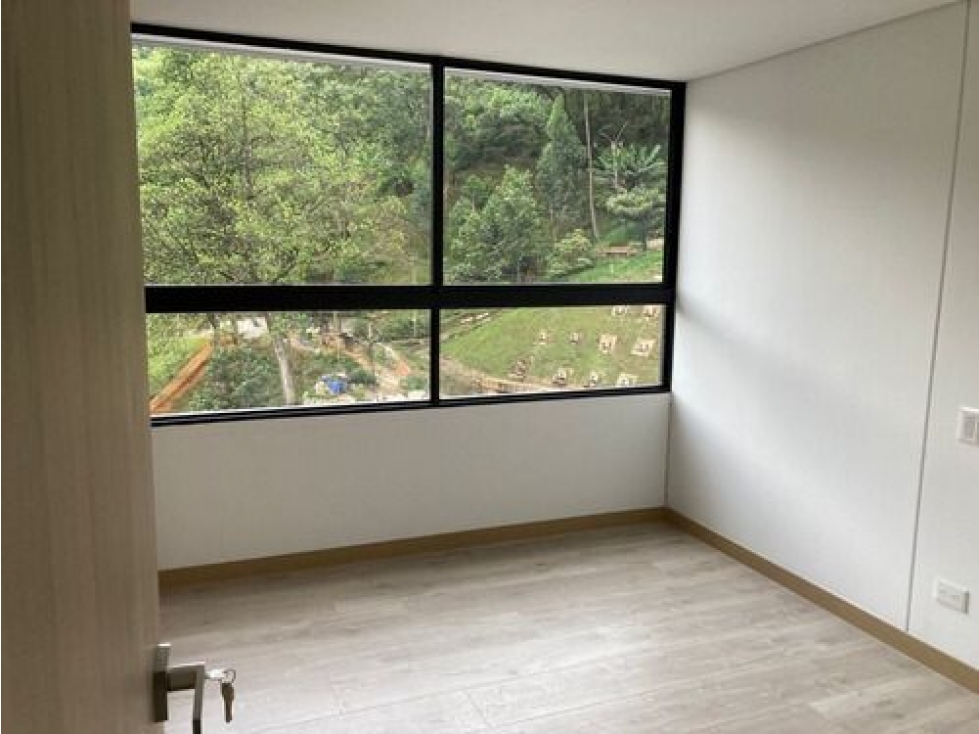 CONFORTABLE APARTAMENTO EN VENTA EN EL POBLADO PARA ESTRENAR