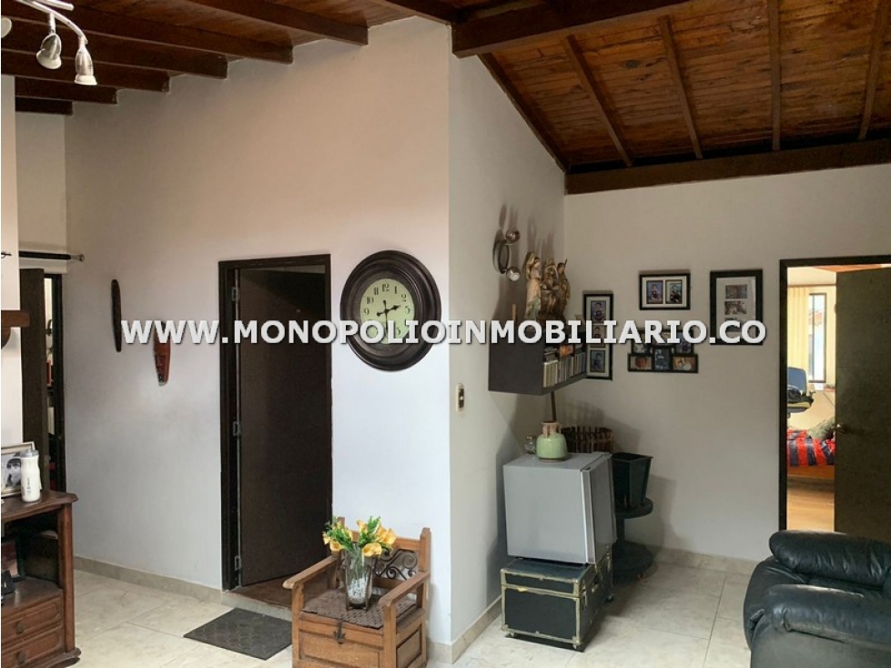 CASA UNIFAMILIAR EN VENTA-SECTOR LA ALMERIA, SIMON BOLIVAR  COD:24220