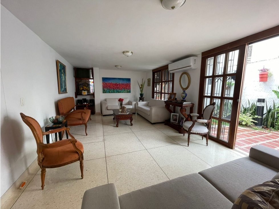 Venta HERMOSA Casa de dos PISOS en zona NORTE de Barranquilla