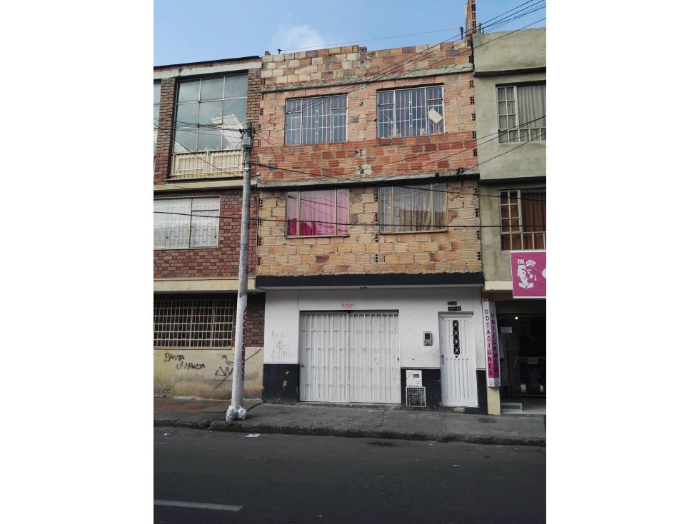 VENPERMUTO CASA RENTABLE EN BOGOTA BARRIO INGLES