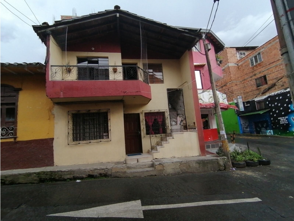 CASA EN COPACABANA - CALLE RICAURTE