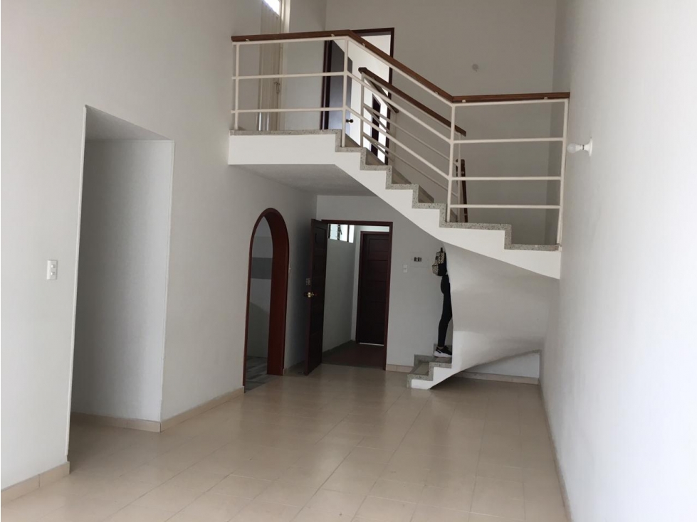 SE ARRIENDA APARTAMENTO PROVENZA DUPLEX