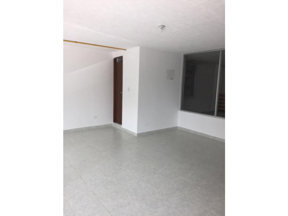 Local oficina en venta/alquiler  en el refugio sur central Cali  (M.R)