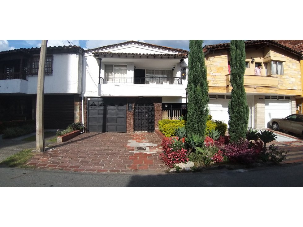 Se vende Casa Lote en Laureles Simon Bolivar