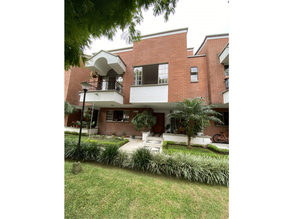 Se vende casa en pinares