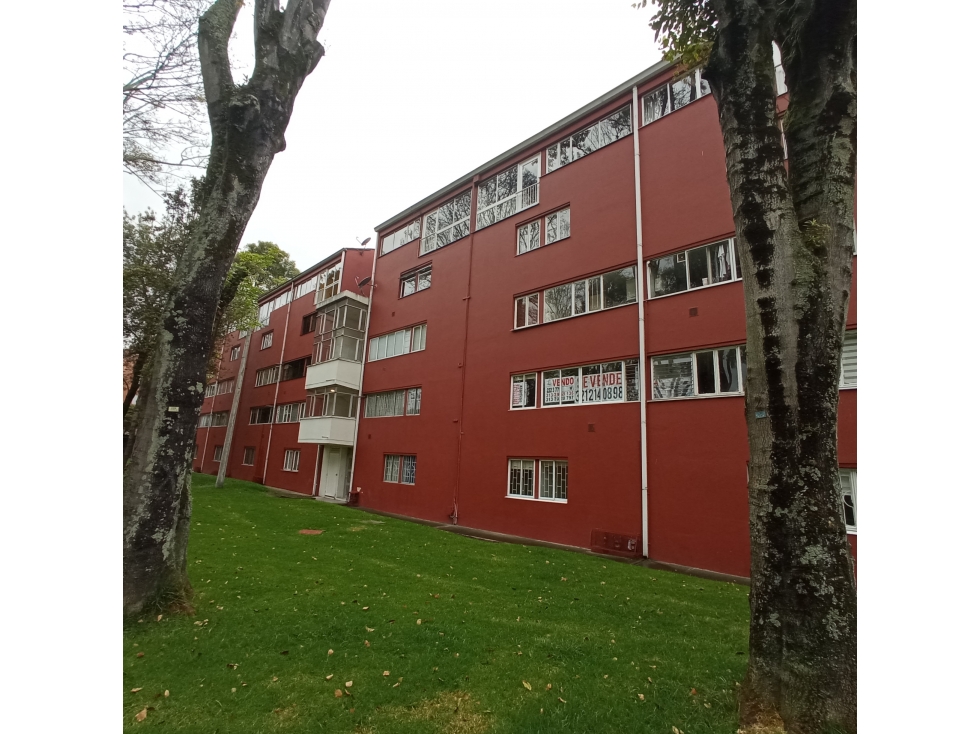 VENDO APARTAMENTO 3 NIVELES + ALTILLO Y PARQUEADERO EN PABLO VI