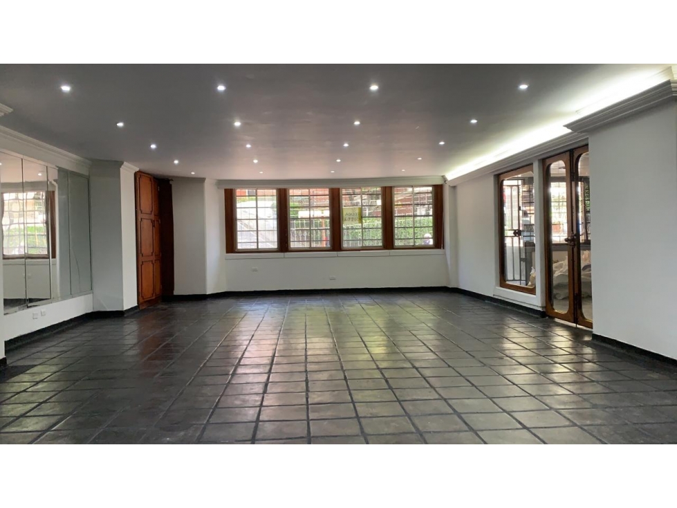 EN VENTA, LOCAL ZONA NORTE DE CALI AV8.