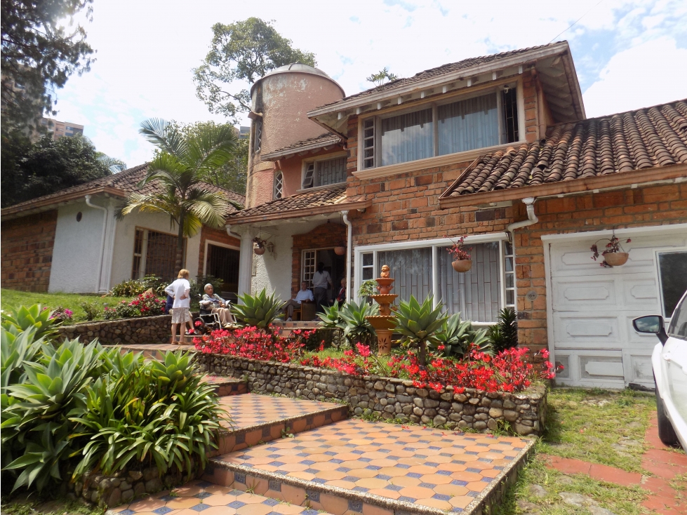 CASA LOTE EN VENTA  ESQUINERO EN ENVIGADO  ALTO DE LAS BRUJAS