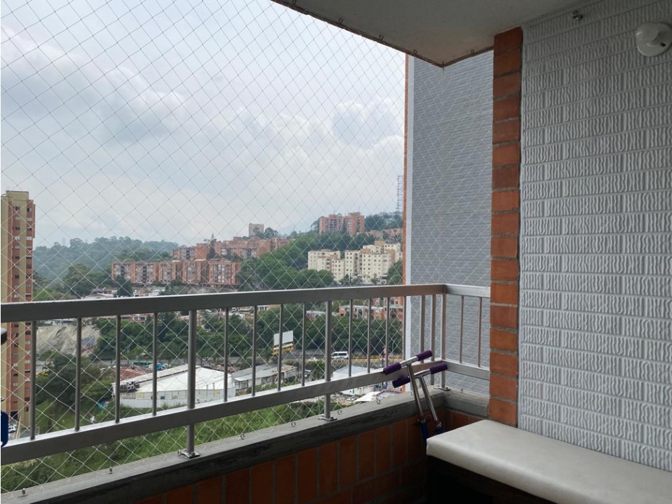 VENTA DE APARTAMENTO EN POBLADO, SAN JULIAN. CON VISTA, CERCA A TODO.