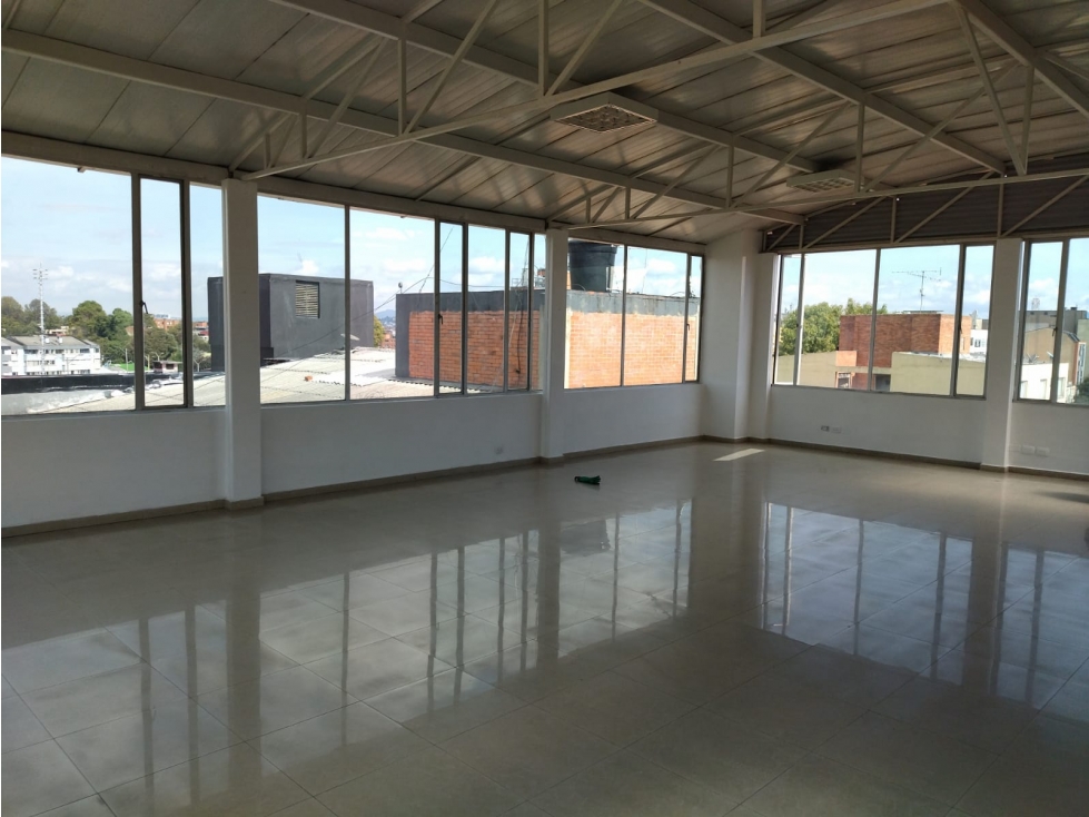 Arriendo excelente oficina, 100 m2, Sector Unilago