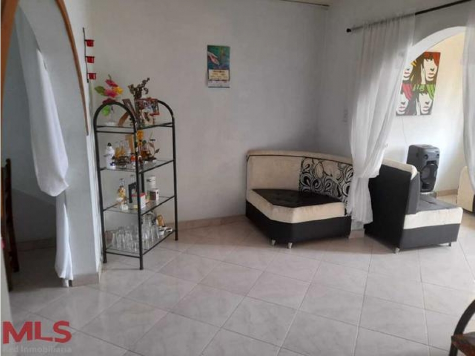 Casa bifamiliar(MLS#238603)