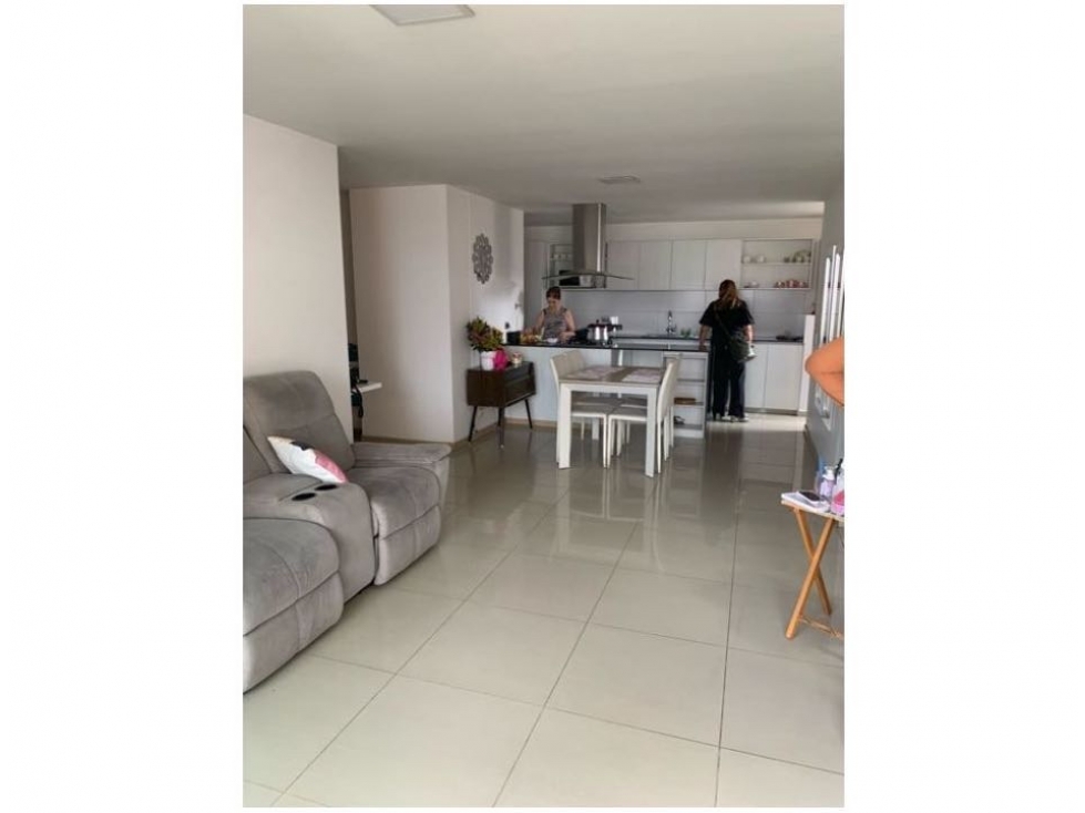 SE VENDE APARTAMENTO CARLOS E RESTREPO