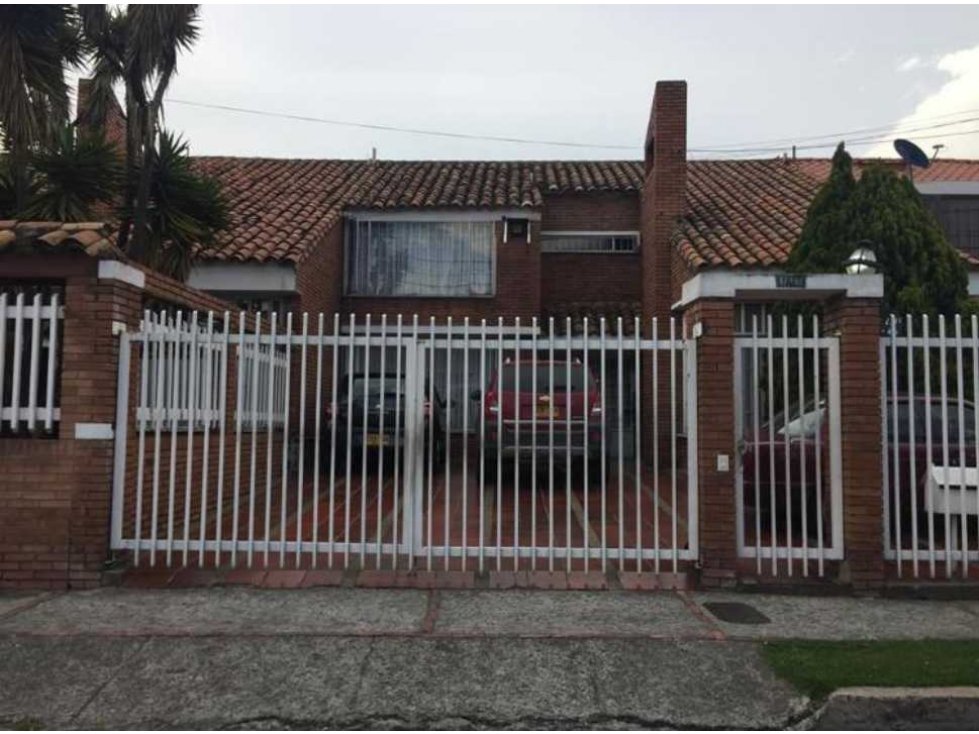 SE VENDE CASA EN ALHAMBRA.P