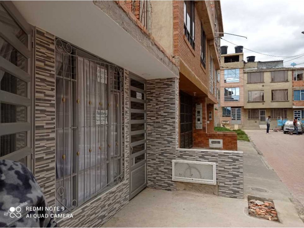 Se vende casa en zipaquira villas del rosario opción de tres niveles.