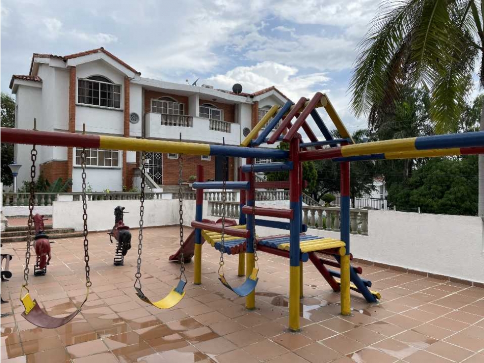 Vendo casa conjunto Miramar