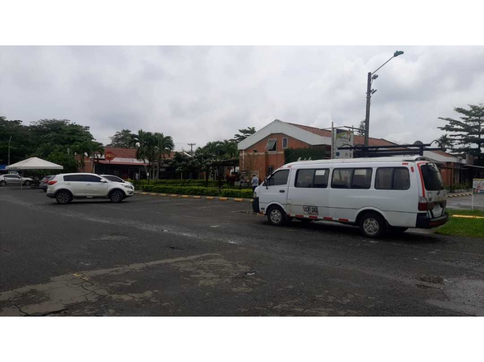 Vendo casa jamundi en la urbanización el castillo de  un solo piso